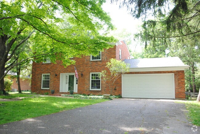 Building Photo - 9836 Longwood Cir Rental