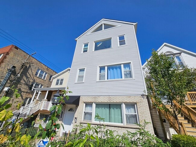 Photo - 1140 W Barry Ave Unit # 01