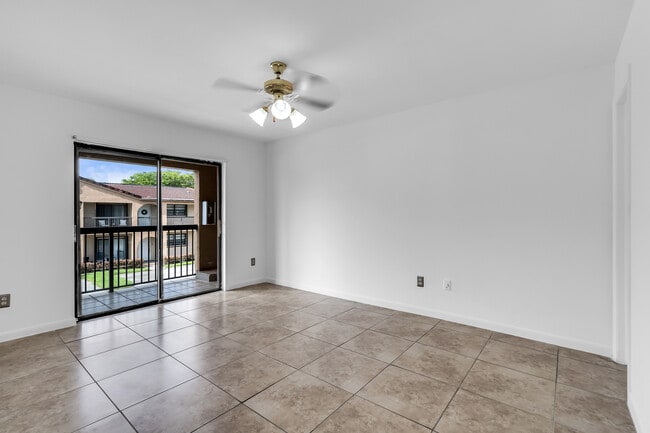 Photo - 18206 Mediterranean Blvd Unit 5-21