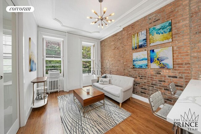 Building Photo - 224 E 18th St Rental