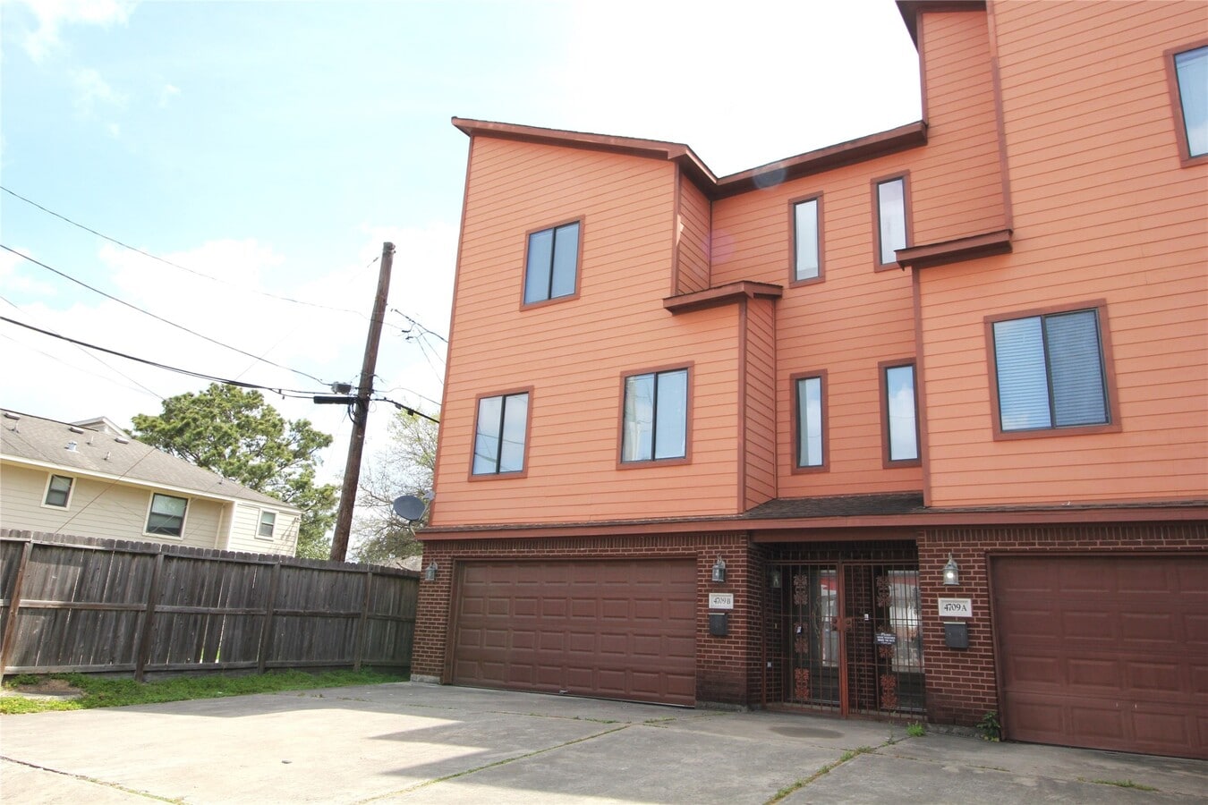 Photo - 4709 Scott St