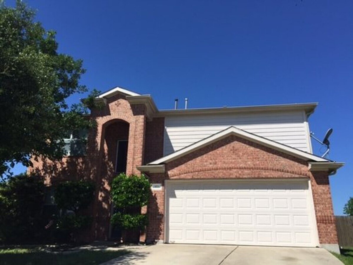 4 Bed 2.5 Bath Home with Yard in Kyle - 4 Bed 2.5 Bath Home with Yard in Kyle