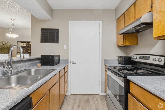A3 1BR, 1BA - 720SF - Kitchen