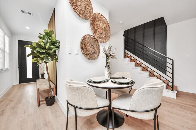 Photo - 5955 Southseas St Unidad A