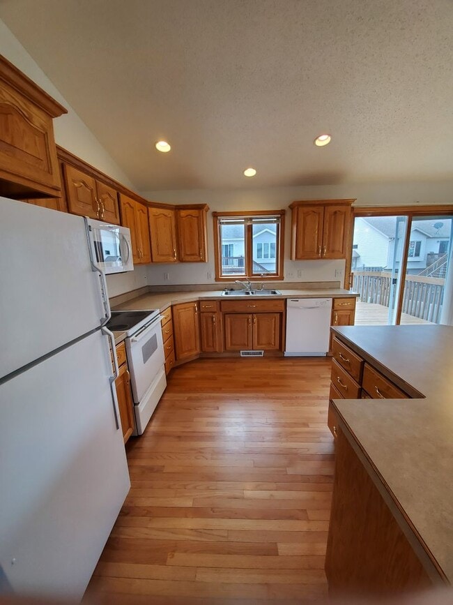 Photo - 1663 51st St S