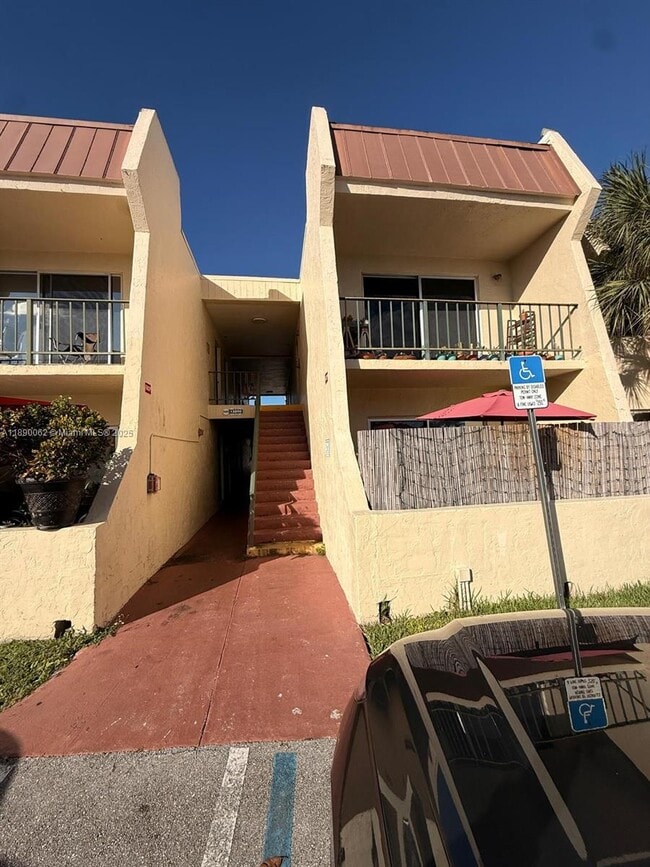 Building Photo - 13890 SW 90th Ave Unit 205-HH
