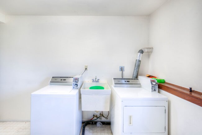 18 Schmitz St Unit 1