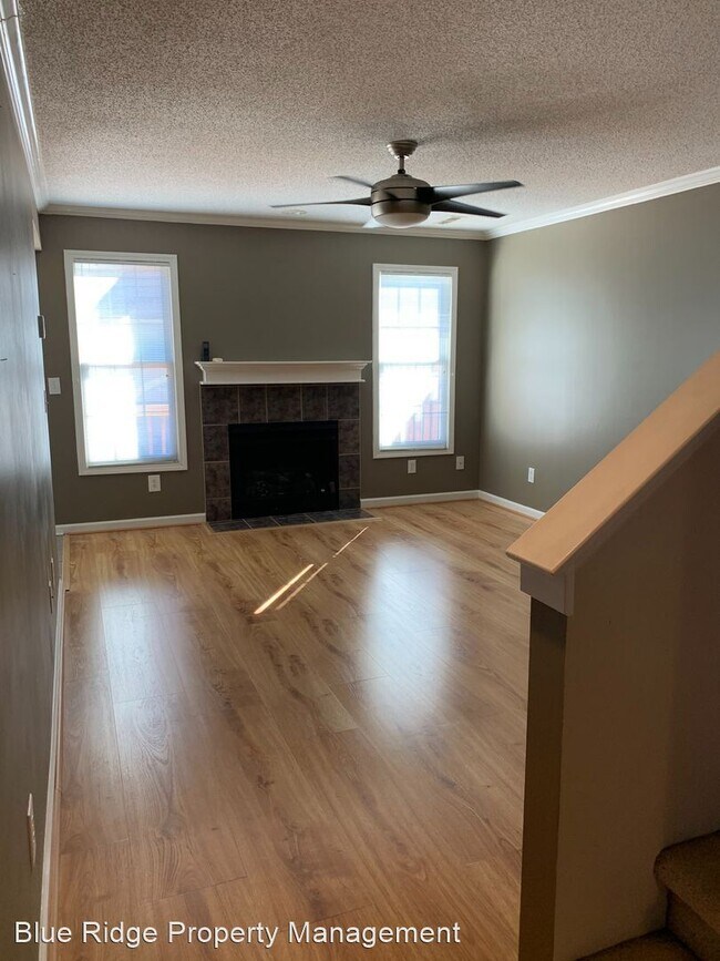 Photo - 3 br, 2.5 bath House - 149 Bentley Parc #149