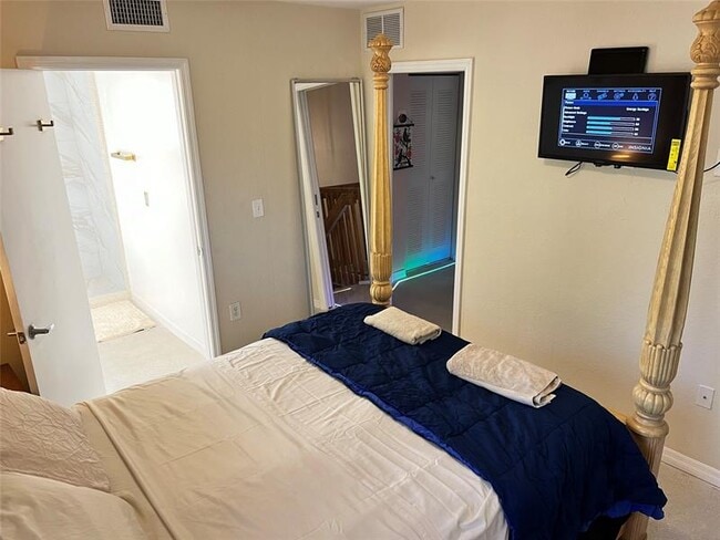 Photo - 400 NW 19th Terrace