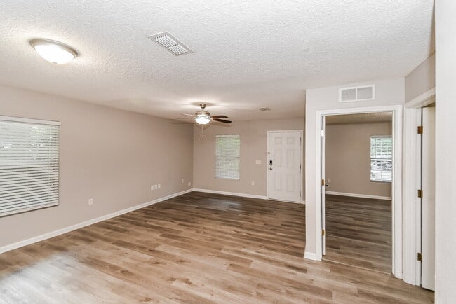 Photo - 2140 Thomas Ct