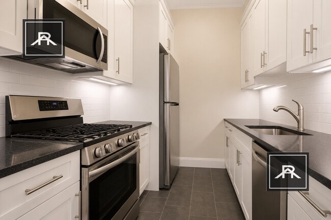 Building Photo - 871 Beacon St