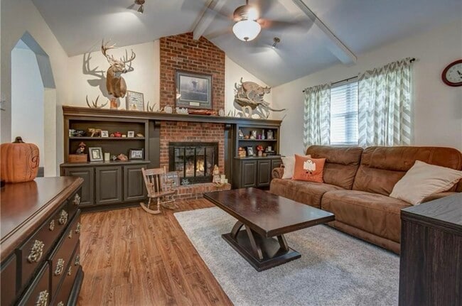 Photo - 403 SE Annette St