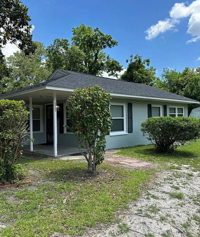 Building Photo - Cozy 2BR Cottage/No Carpet, large laundry ... Rental