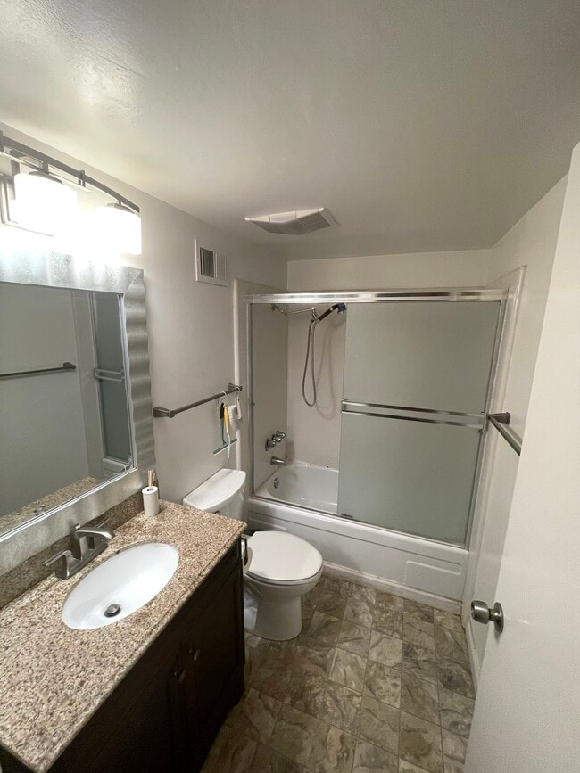 Bathroom - 2315 Eastridge Ave Unit 723