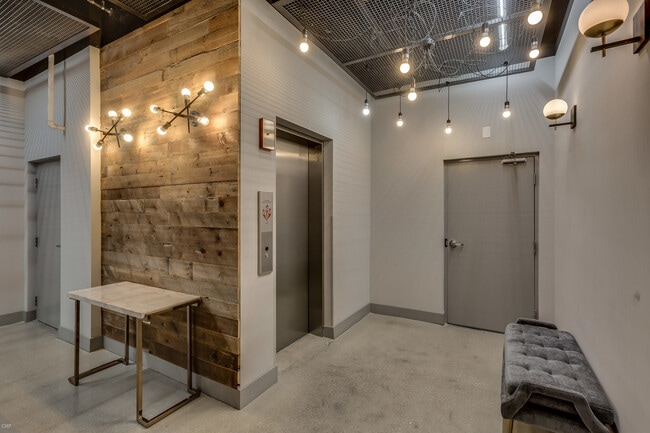 Photo - 1023 N Ashland Ave Unit 311