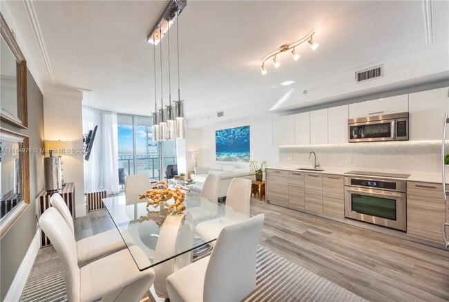 Building Photo - 1300 Brickell Bay Dr Unit 1909 Rental