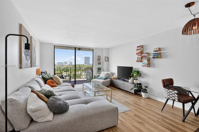 Photo - 2350 NE 135th St Unit 901