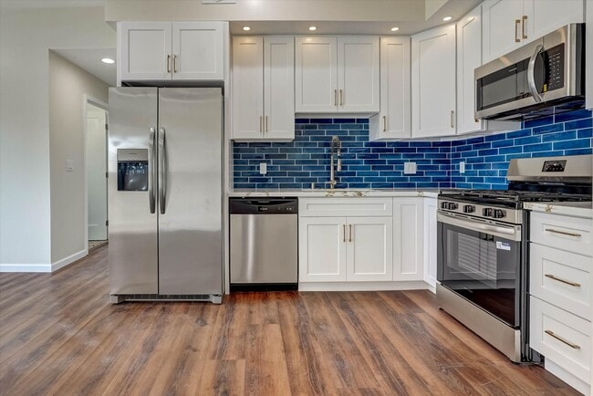 Photo - 17095 Kingsbury St