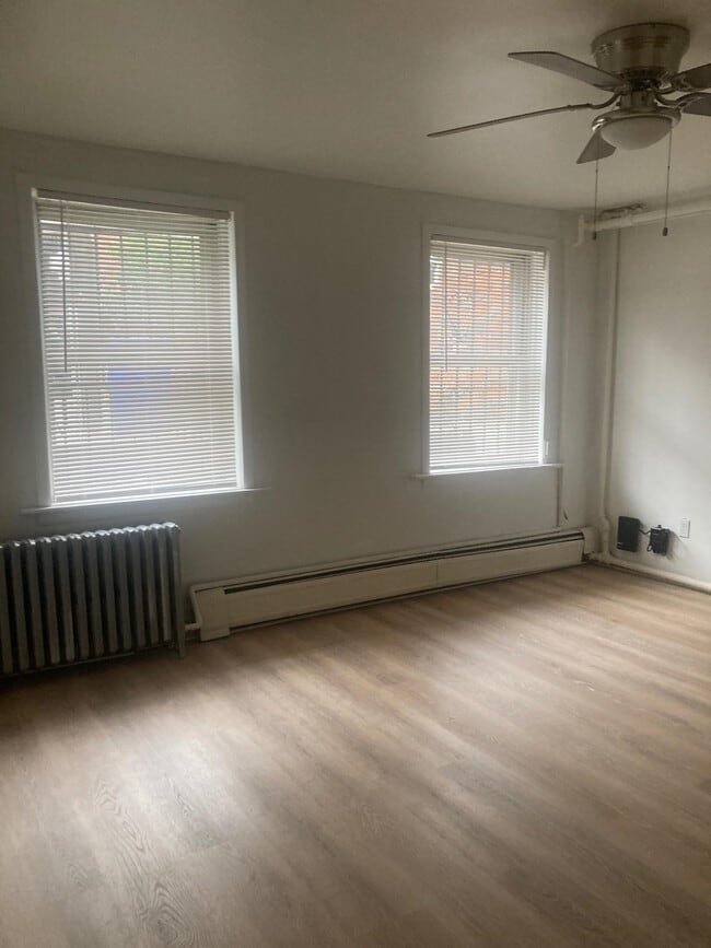 Photo - 527 Garden St