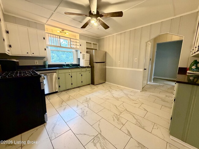 Photo - 406 Evergreen Rd