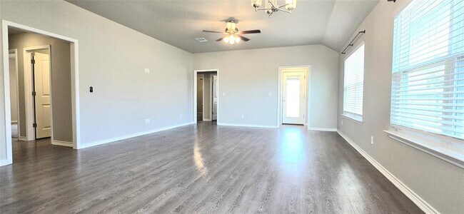 Photo - 136 Mike Warner Dr