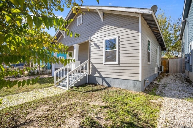 Photo - 117 Magendie St