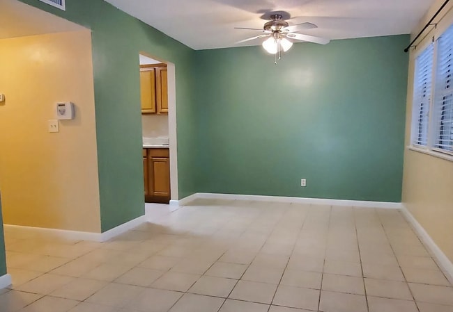 Dining room - 6519 W Newberry Rd Unit 508