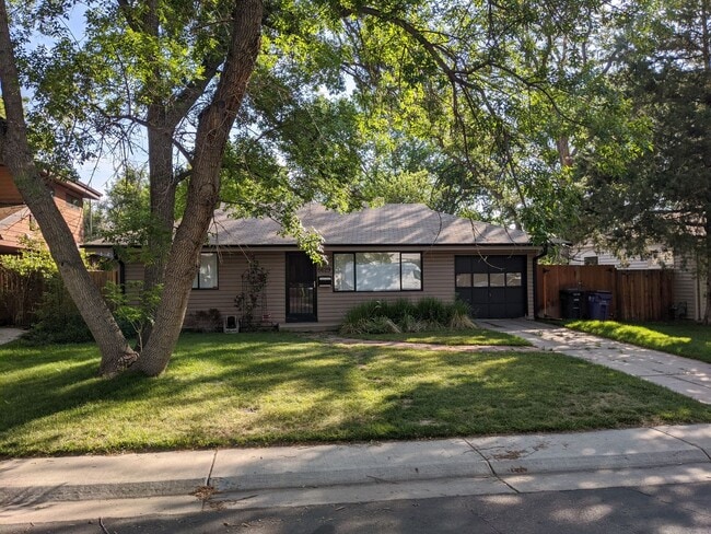 Building Photo - Stunning Ranch Home - Amazing Location - Backs up to Cherry Creek Trail