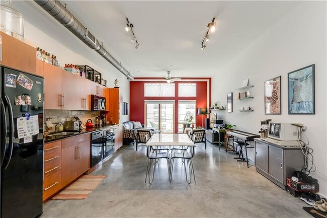 Building Photo - 2124 E 6th St Unit 220 Rental