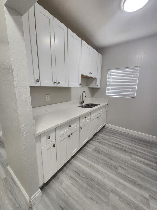 1931-1935 W. 39th Pl