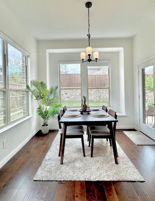 Photo - 1253 Binfield Dr