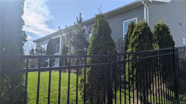 Photo - 170 High Pointe Dr