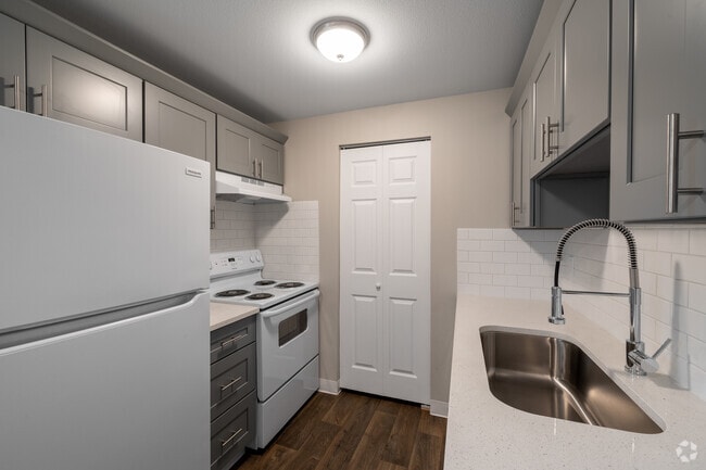 1BR, 1BA - 593SF