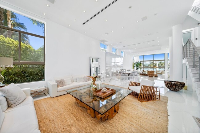 Photo - 227 E Dilido Dr