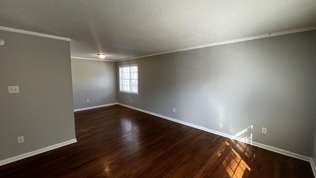 Photo - 2547 Courtney Dr