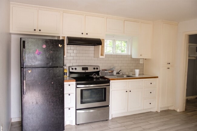 Photo - 806 Granville Dr