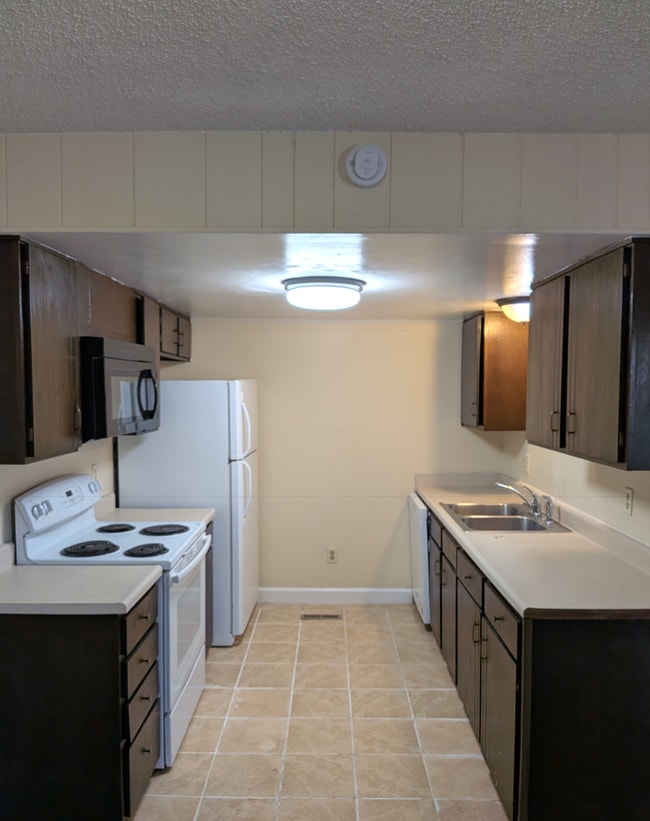 Photo - 2 Bed 1 Bath Apartment - New Floors - Attached Garage!