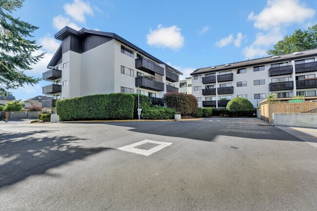 Photo - Roberts Manor