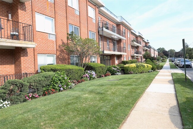 Building Photo - 85 S Centre Ave Unit B17