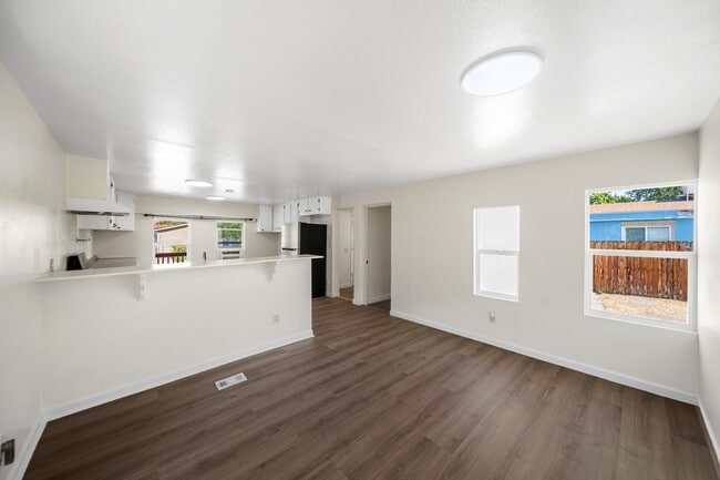 Photo - 562 Eastwood Dr