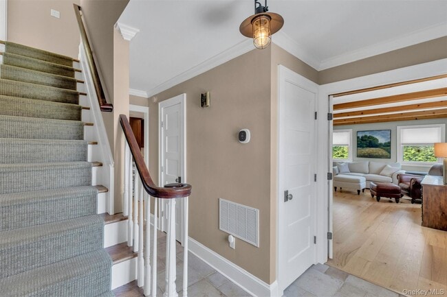 Photo - 345 Colonial Rd