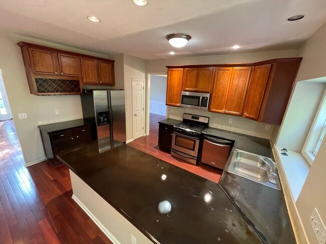 Photo - Large Home with Walkout Basement & Wet Bar For Rent