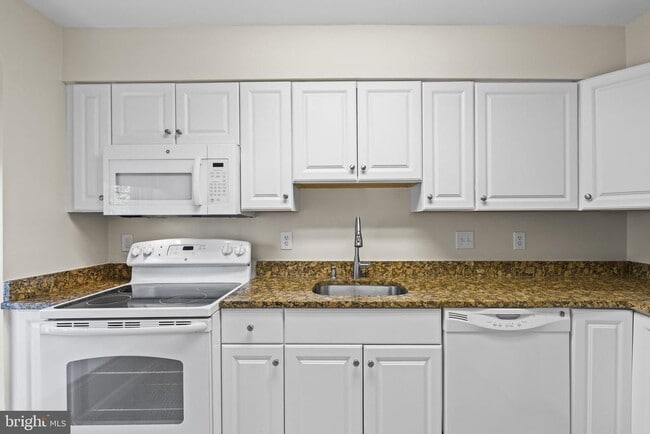 Photo - 786 N Vermont St