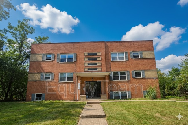 Building Photo - 4505 Forest Trail Unit 4