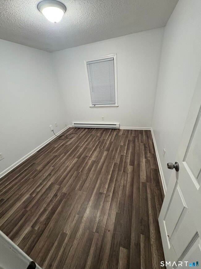 Photo - 20 Shagbark Rd Unidad B