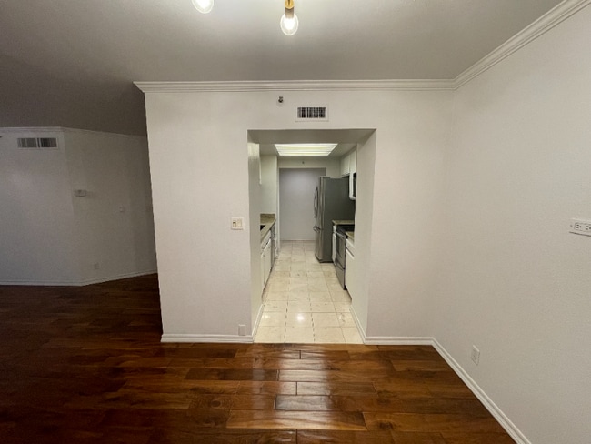 Photo - 600 W 9th St Unidad 1206