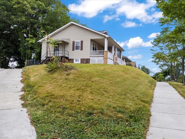 Photo - 65 53rd Pl SE