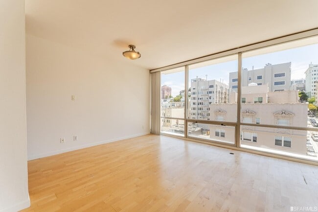 Photo - 1998 Broadway