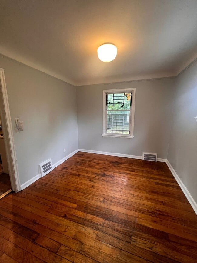 Photo - 17127-17135 Kelly Rd