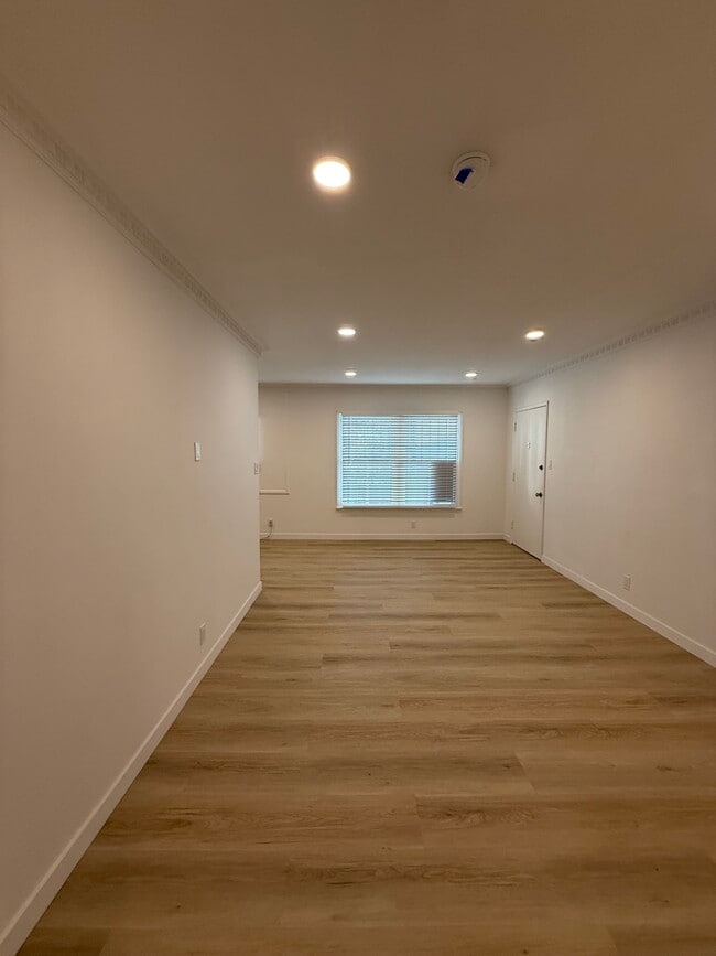 Photo - 1229 Larrabee St